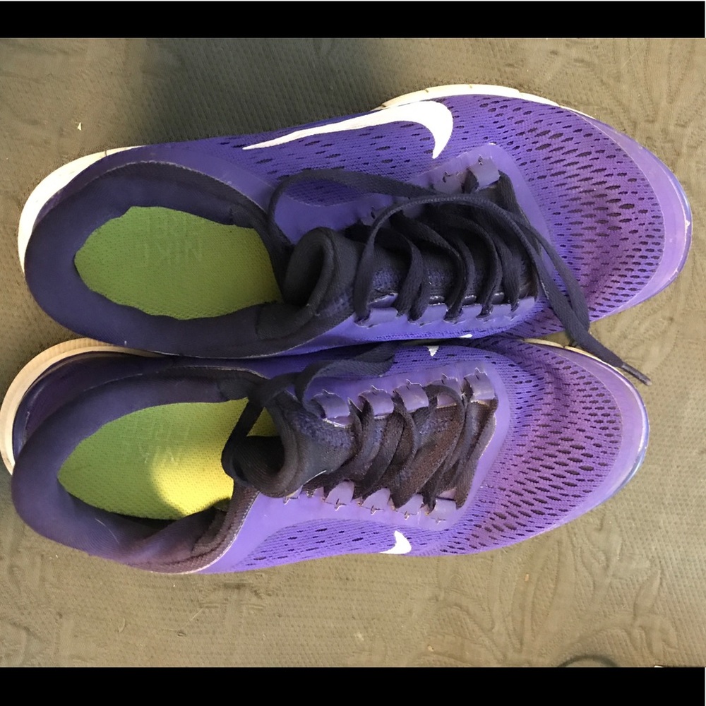 Nike free tennis shoes